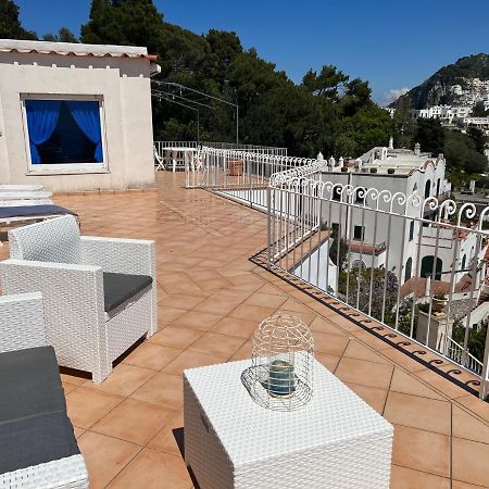 Regina Di Capri - Suite Vista Faraglioni ภายนอก รูปภาพ