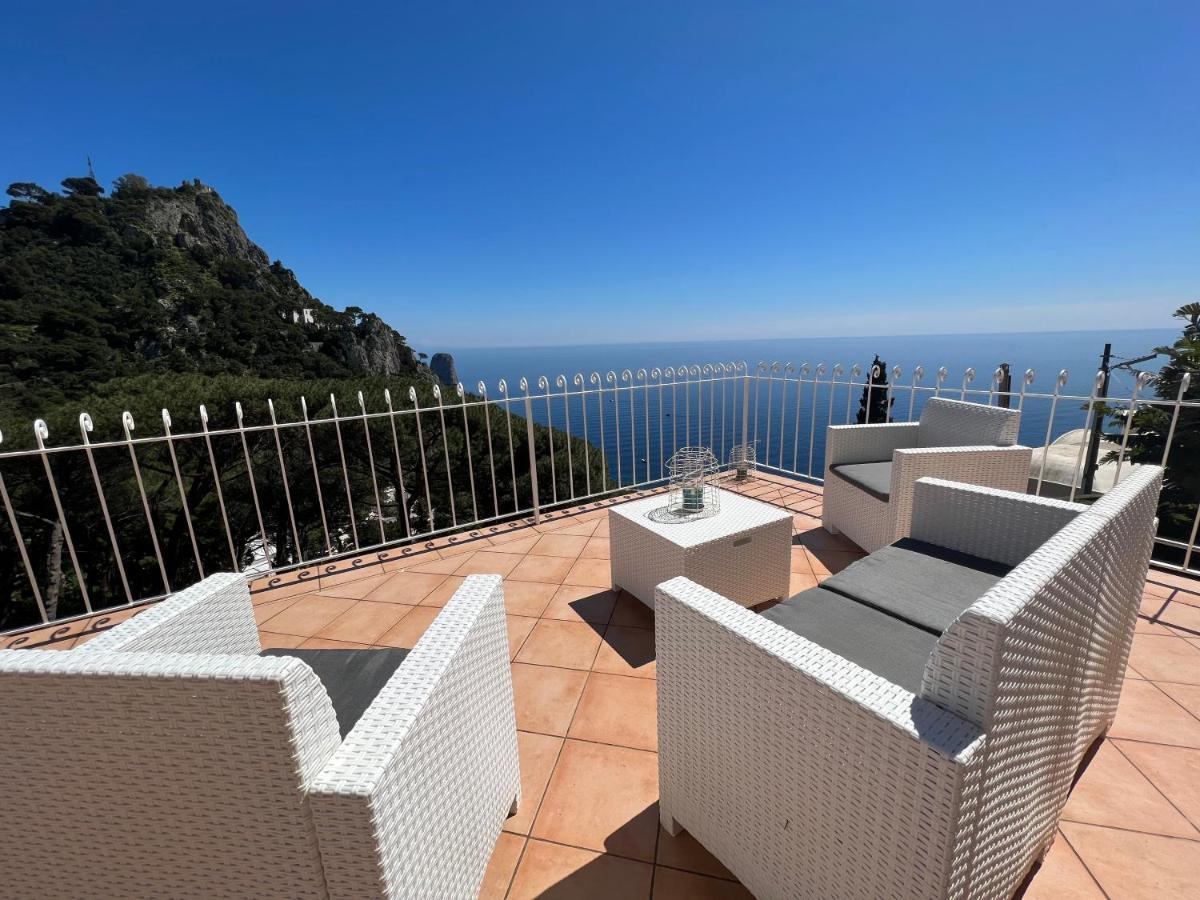 Regina Di Capri - Suite Vista Faraglioni ภายนอก รูปภาพ
